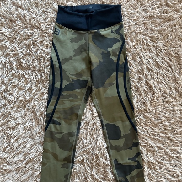 Better Bodies XS Green Camo Tights - Picture 1 of 5